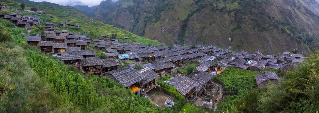 Vue sur Gatlang, le village le plus authentique du Tamang Heritage Trail Vue sur Gatlang, le village le plus authentique du Tamang Heritage Trail